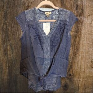 Nostalgia Asis Sleeveless Blouse w/Lace Detail & Self-tie hem | dark blue